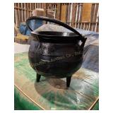 Cast iron pot, 7.5x8"