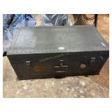 Vtg military? Footlocker w/tray, 32"x16x14ï¿½,