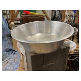 Round aluminum cooking pot or mixing bowl, 19"D,