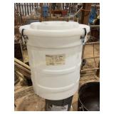 Hyclone plastic container mixer, 21x20.5"