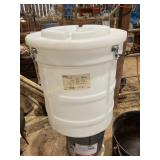 Hyclone plastic container mixer, 21x20.5"