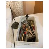 Vtg office supplies-spring divider measuring