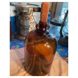 Gallon amber jar with wood handle 11" tall