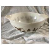 Pyrex 2.5 qt mixing bowl, double pour spouts, #443