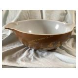 Pyrex 4 qt mixing bowl, double pour spouts, #444