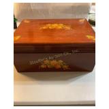 Locking wood chest w/ key 14 1/2" x 7" x 10"