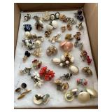 30+ Vtg clip on earrings