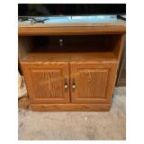 Tv stand 28" x 27" x 19"