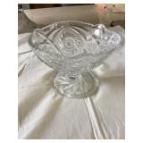 Glass pedestal bowl 6'x5ï¿½
