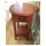 Wood end table w/1 drawer (no contents)
