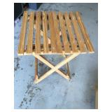Folding wood table 21'x22ï¿½x27ï¿½