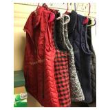 6 Womenï¿½s quilted vests, sizes S-PL