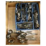 Contant of 1 kitchen drawer- oneida flatware
