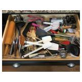 Content of 1 kitchen drawer- Wood rolling
