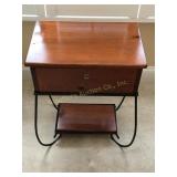 Wood & wrought iron end table 11'x17ï¿½x23ï¿½