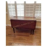 Drop leaf table, extended 50x42x29ï¿½, unextended