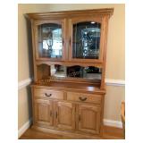 Oak China cabinet lighted hutch w/glass doors,
