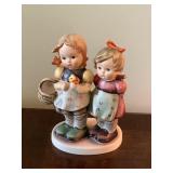 Goebel Hummel figurine, Daddyï¿½s Girls, 1964,