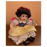 Marie Osmond Tiny Tots Snow White doll-6" sitting