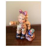 Goebel Hummel figurine, Looking Around, 4"H