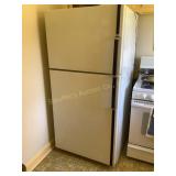 Kenmore top mount refrigerator, 31x66x30", no