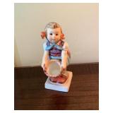 Goebel Hummel figurine, Little Helper, 4.5"H