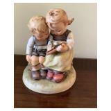Goebel Hummel figurine, Smart Little Sister,