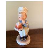 Goebel Hummel figurine, Baker, 5"H