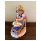 Goebel Hummel figurine, Baking Day, #330, 5"H