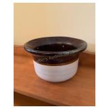 Roseville two tone crock w/rim, 7.5x4.5"