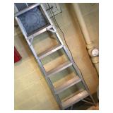 6ft  Aluminum ladder (no shipping)