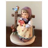 Goebel Hummel figurine, Sweet Greetings, #352,