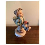 Goebel Hummel figurine, Globe Trotter, 5"H