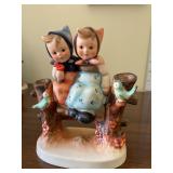 Goebel Hummel figurine Coquettes-4 3/4"