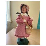 Byers Choice The Carolers-2004-Girl with rake