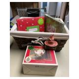 Basket 15' x 8' x 11 1/4', Spode tea kettle