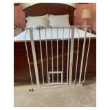 Carlson Metal pet gate 34' x 36?, expandable
