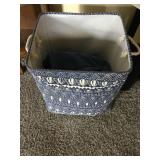 Cloth hamper w/2 throw blankets 16'x15'x 17'