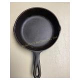 cast Iron Skillet #5Y, heat ring, 2 spout, 7 1/2'