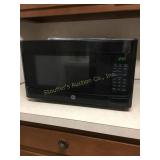 General Electric Microwave Oven 950 Watts 20" x
