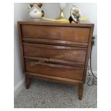 Thomasville night stand dovetail 20 1/2" x 24? x