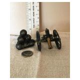Cast iron mini cannon & balls, largest 3.25"W