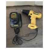 DeWalt 9.6v cordless drill w/battery & charger