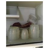 Rubbermaid storage containers w/lids & holder