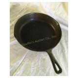 Cast iron skillet w/heat ring, embossed 8Z