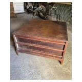 Wood coffee table w/ drawer 28" x 16ï¿½ x 28ï¿½