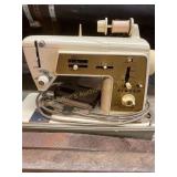 Singer portable Golden Touch n Sew, w/ light, n