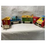 Fisher price Circus train w/ 3 animals, shows