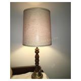 Table lamp, 32" w/shade, extra shade included