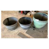 3 OUTDOOR PLANTERS